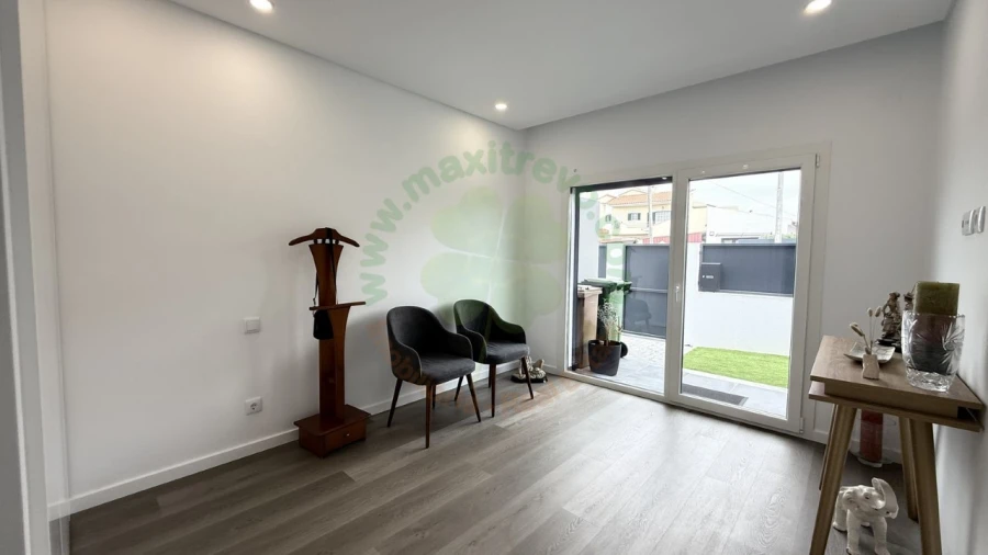 Moradia T3 para Venda em Fernao Ferro Foto 23