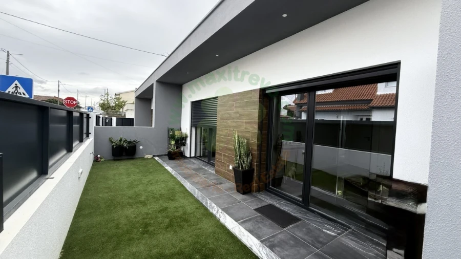 Moradia T3 para Venda em Fernao Ferro Foto 30