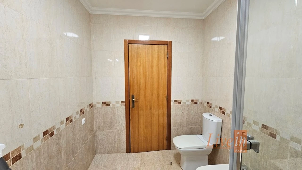 Moradia T2 para Venda em Maxial e Monte Redondo Foto 16