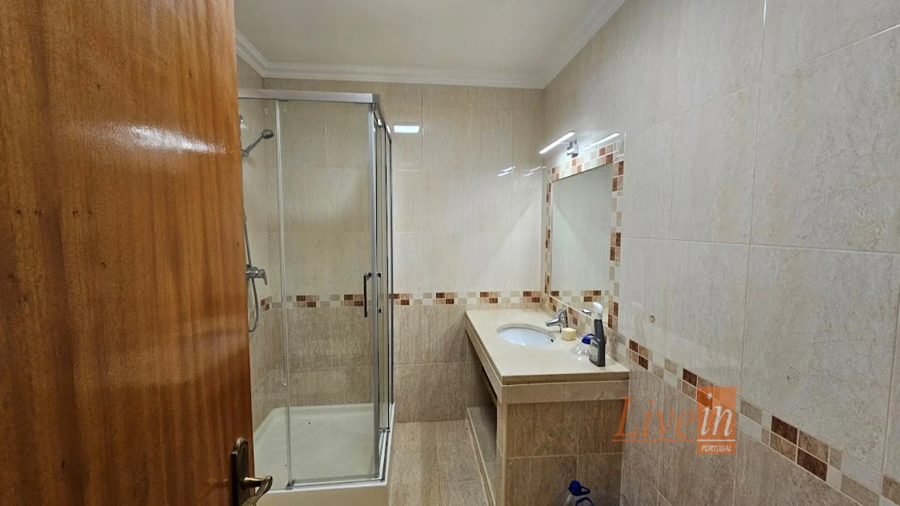 Moradia T2 para Venda em Maxial e Monte Redondo Foto 17