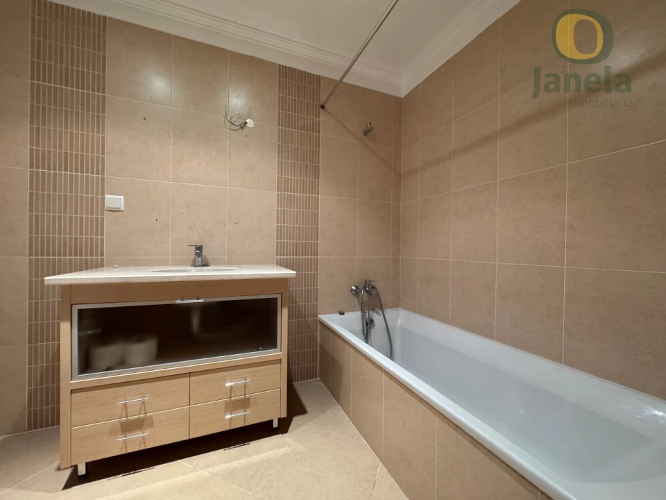 Apartamento T3 para Venda em Olhão Foto 11