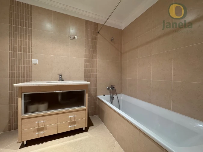 Apartamento T3 para Venda em Olhão Foto 11