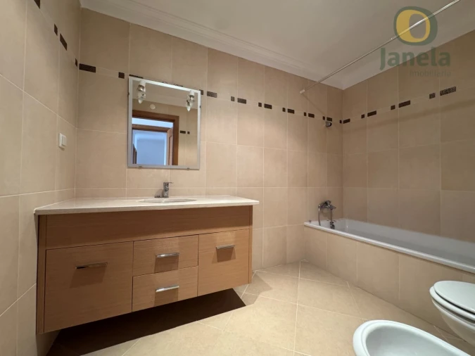 Apartamento T3 para Venda em Olhão Foto 12