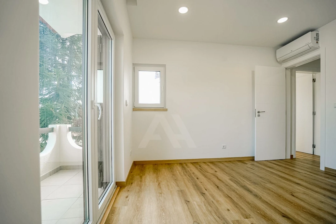 Moradia T3 para Venda em Alcabideche Foto 11