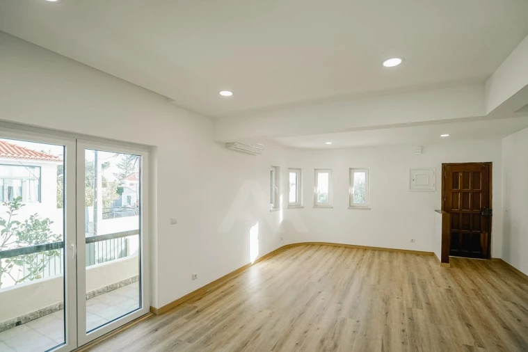 Moradia T3 para Venda em Alcabideche Foto 3