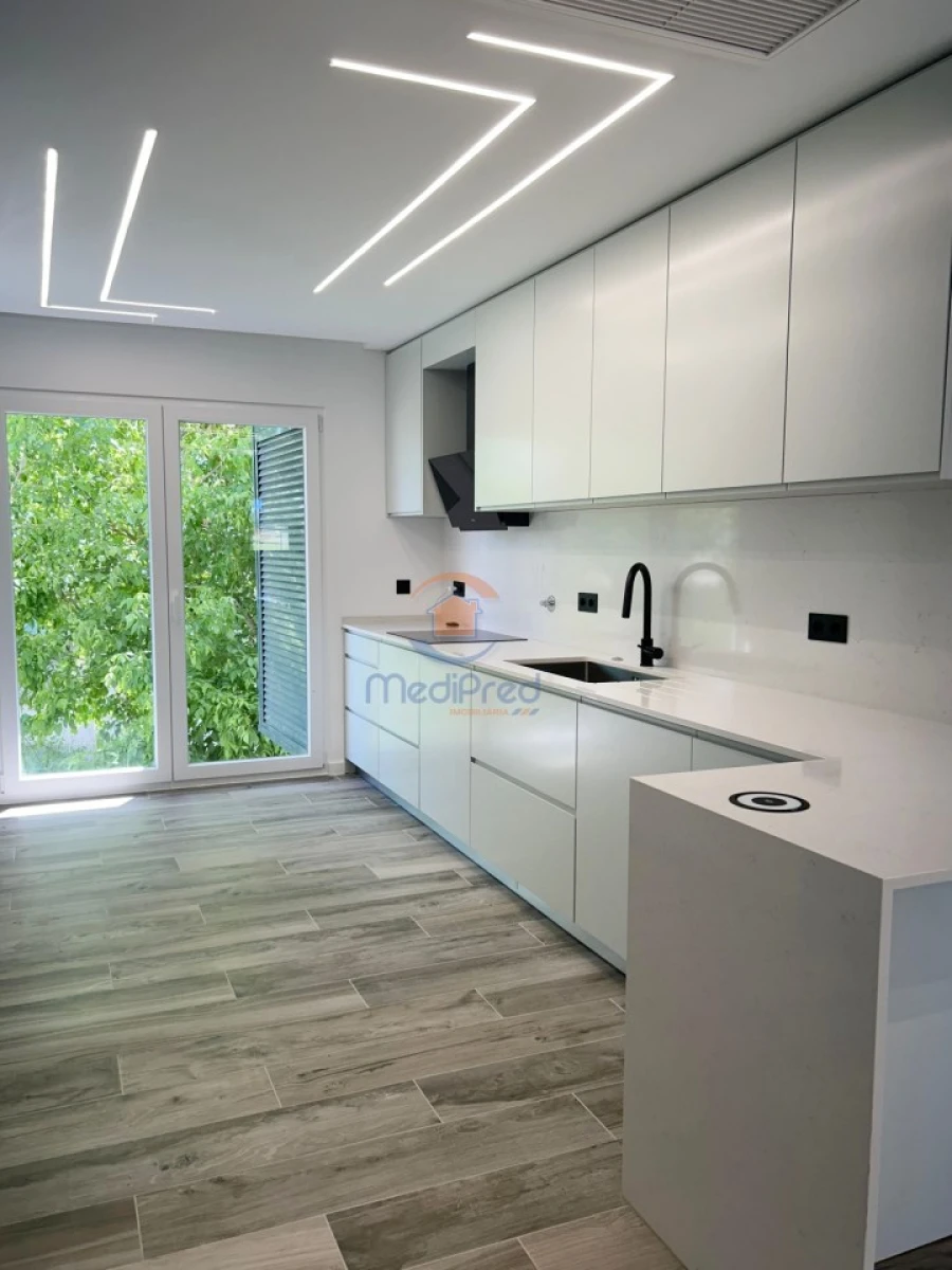 Apartamento T3 para Venda em Santa Iria de Azoia, São João da Talha e Bobadela Foto 2