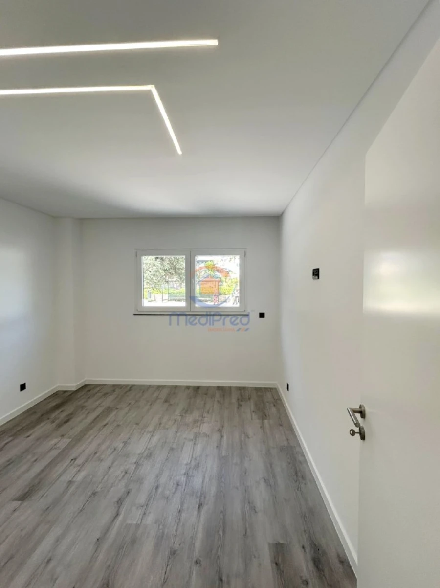 Apartamento T3 para Venda em Santa Iria de Azoia, São João da Talha e Bobadela Foto 27