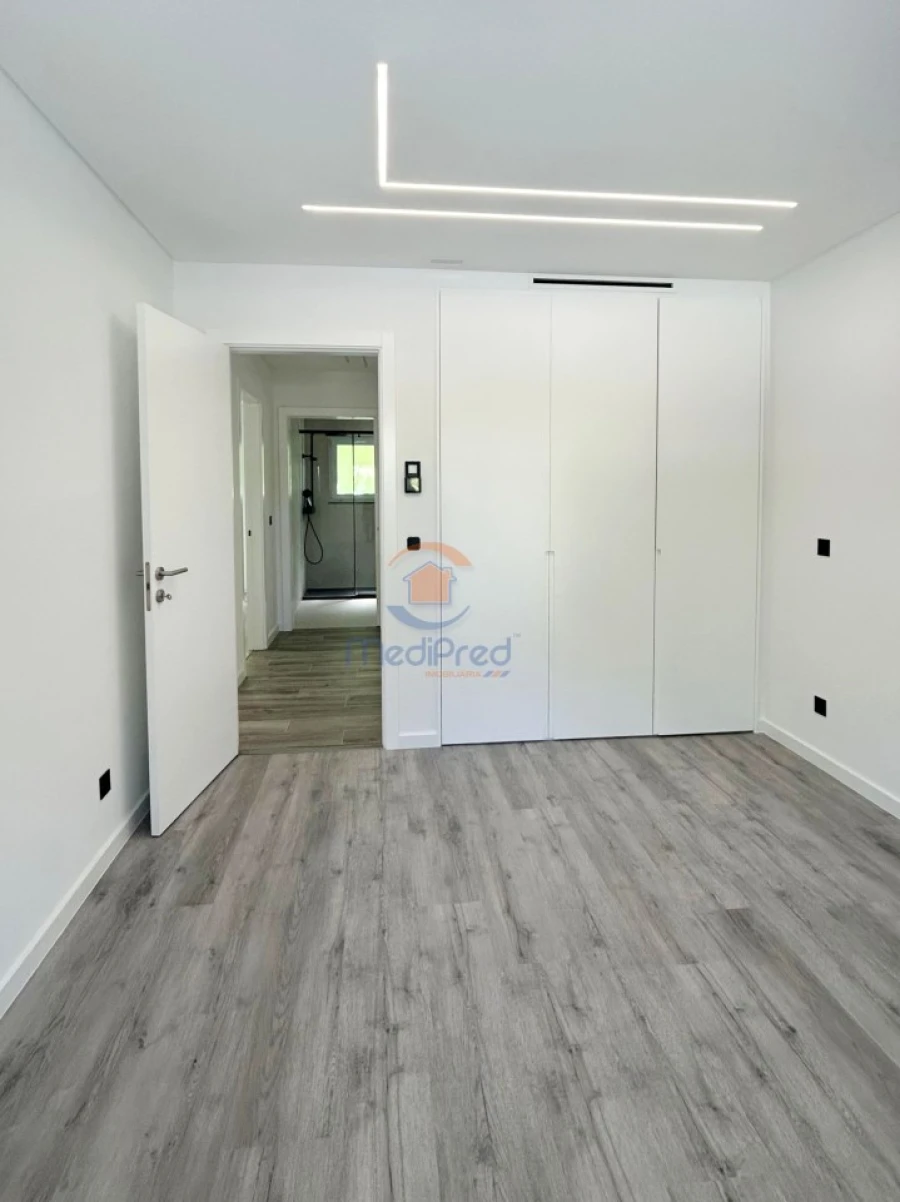 Apartamento T3 para Venda em Santa Iria de Azoia, São João da Talha e Bobadela Foto 28