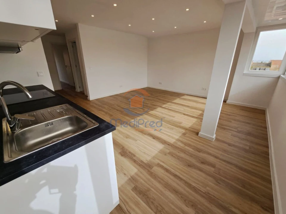 Apartamento T2 para Venda em Camarate, Unhos e Apelação Foto 6