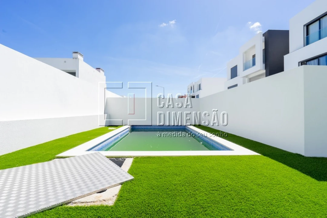 Moradia T4 para Venda em Corroios Foto 1