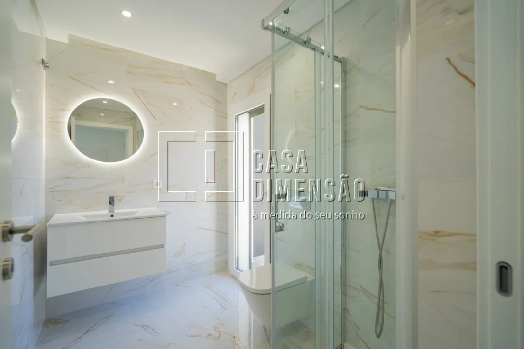 Moradia T4 para Venda em Corroios Foto 25