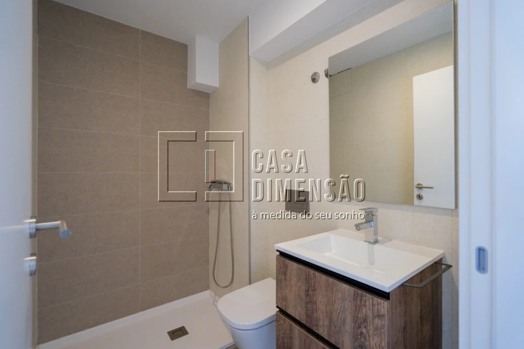 Moradia T4 para Venda em Corroios Foto 54