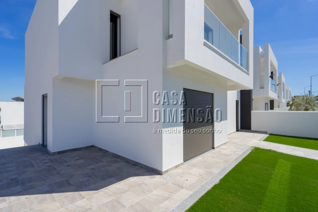 Moradia T4 para Venda em Corroios Foto 59