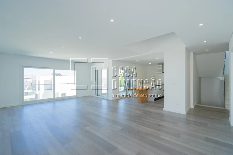 Moradia T4 para Venda em Corroios Foto 6