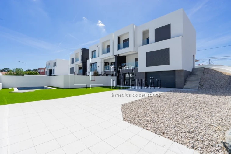 Moradia T4 para Venda em Corroios Foto 60