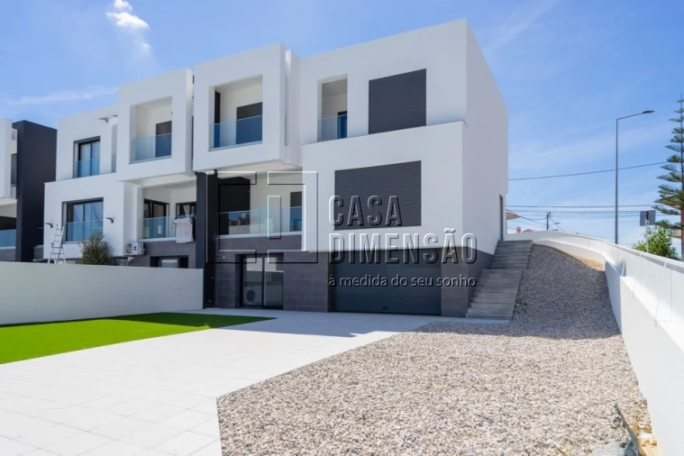 Moradia T4 para Venda em Corroios Foto 61