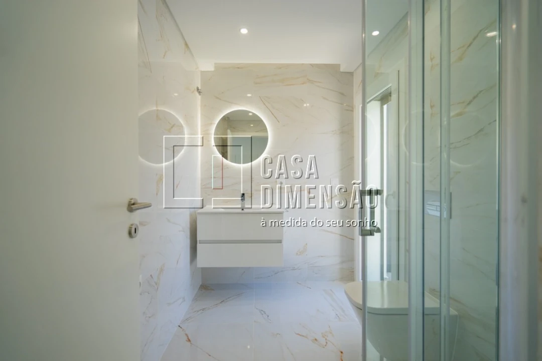 Moradia T4 para Venda em Corroios Foto 24