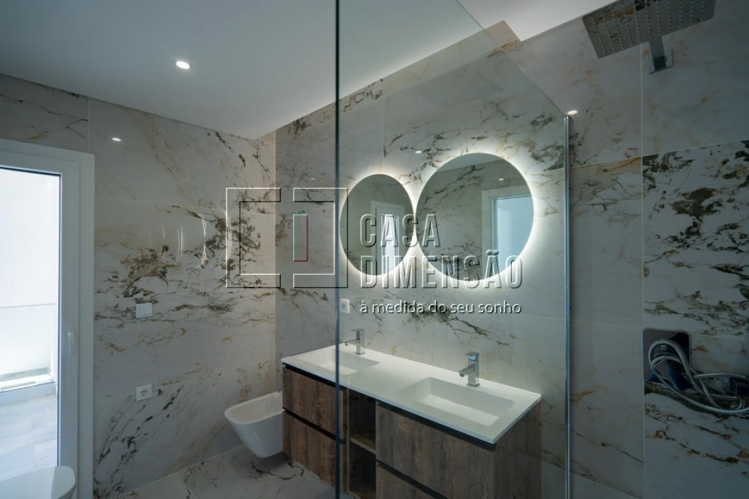 Moradia T4 para Venda em Corroios Foto 46