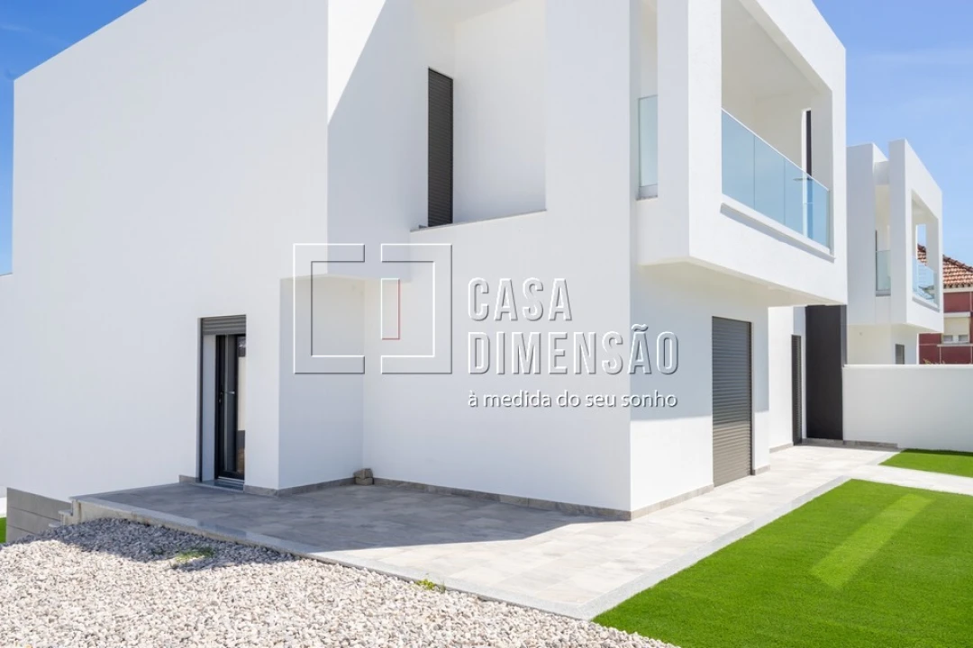 Moradia T4 para Venda em Corroios Foto 61