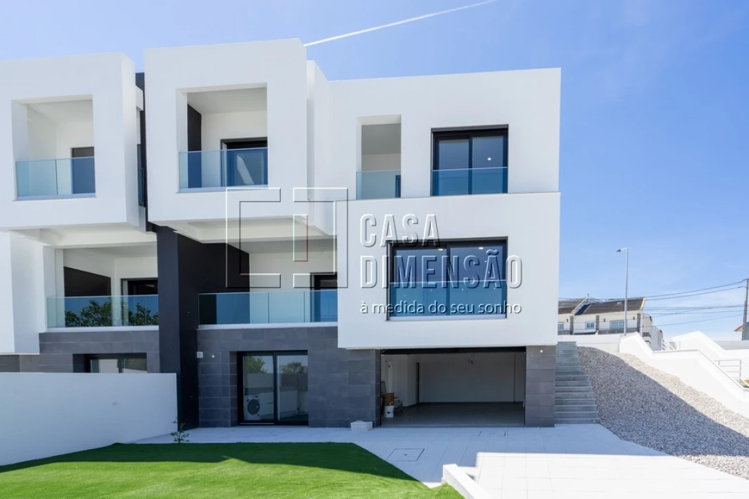 Moradia T4 para Venda em Corroios Foto 63