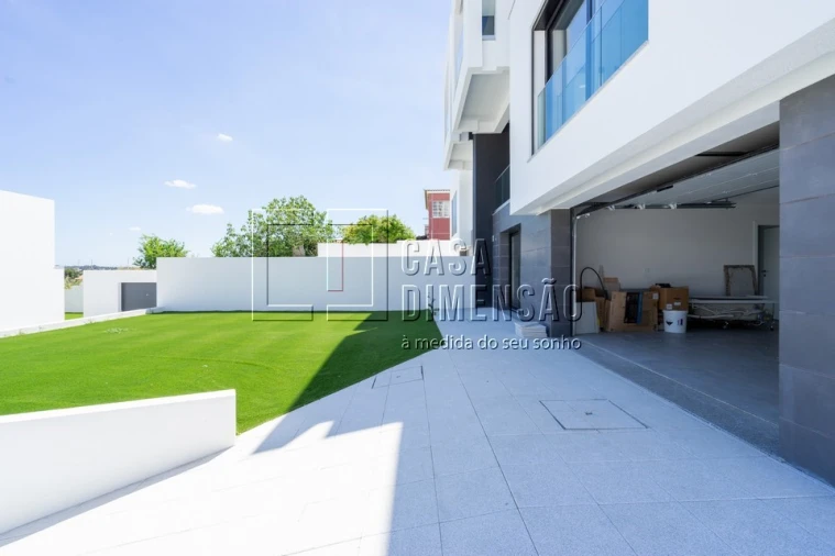 Moradia T4 para Venda em Corroios