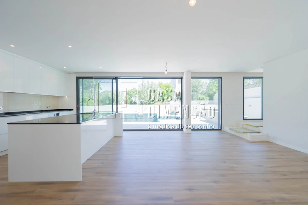 Moradia T3 para Venda em Barcarena Foto 4