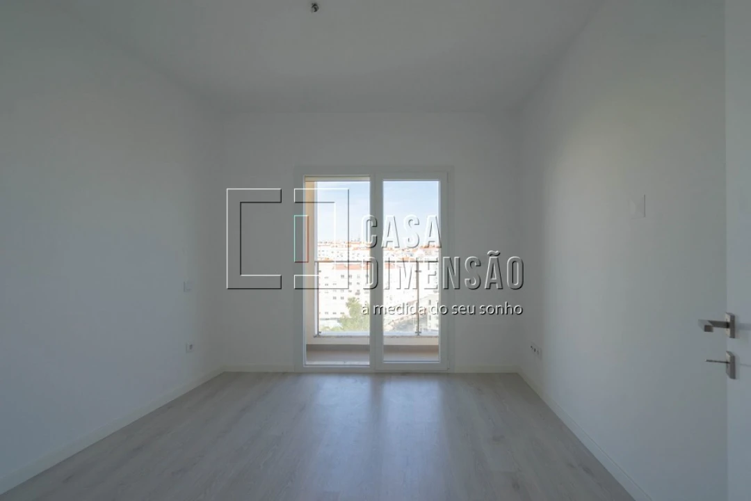 Apartamento T2 para Venda em Corroios Foto 16