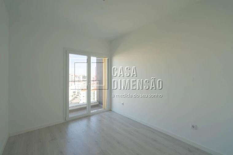 Apartamento T2 para Venda em Corroios Foto 18