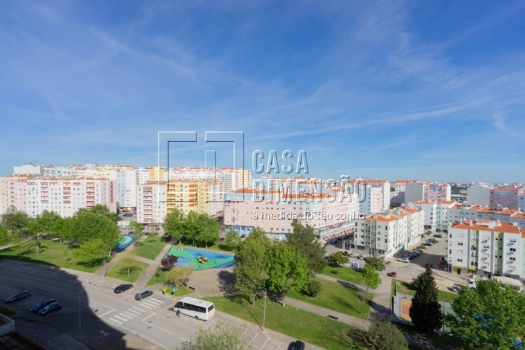 Apartamento T2 para Venda em Corroios Foto 22