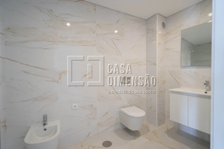 Apartamento T2 para Venda em Corroios Foto 24