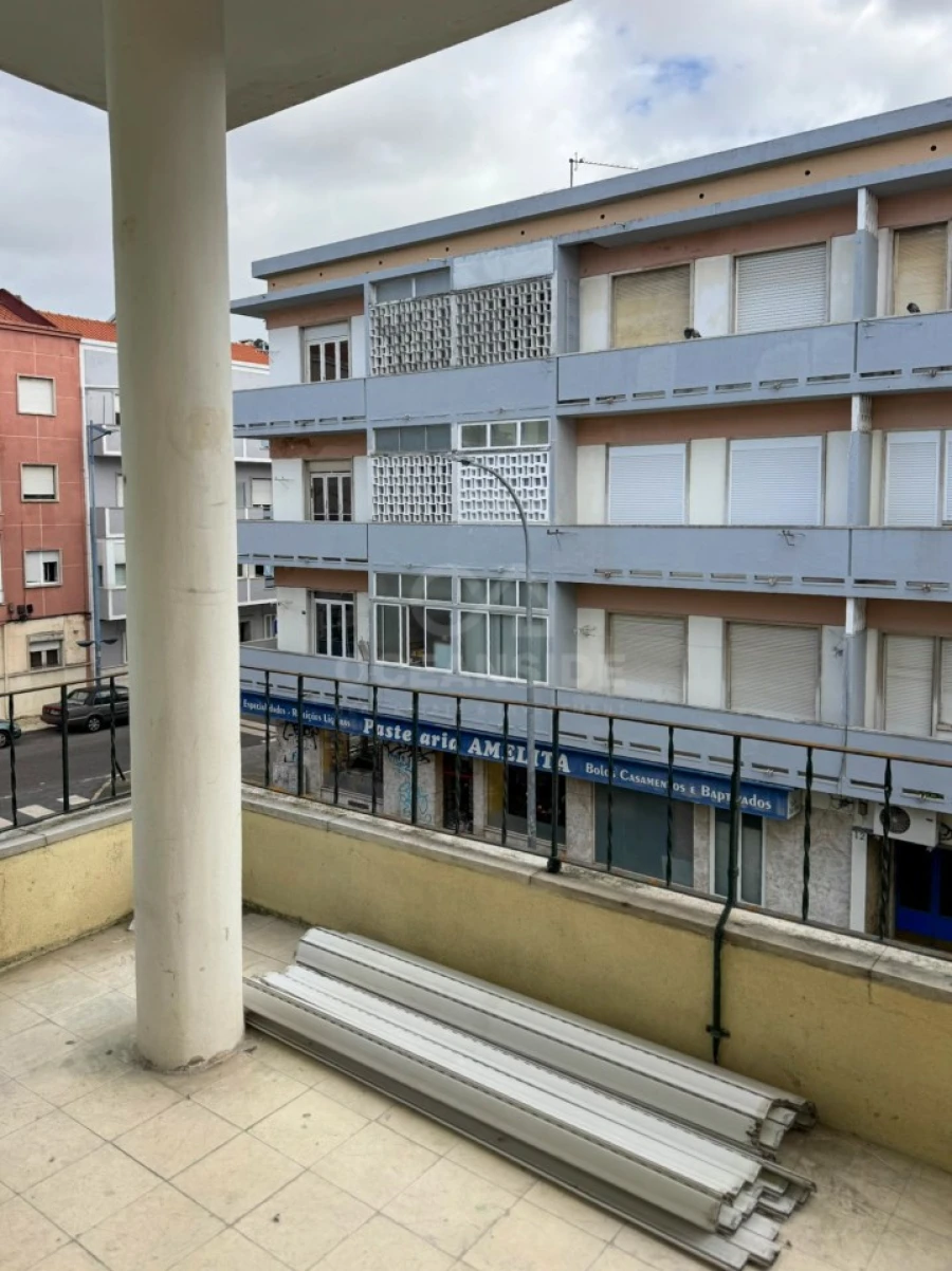 Apartamento T2 para Venda em Falagueira-Venda Nova Foto 4