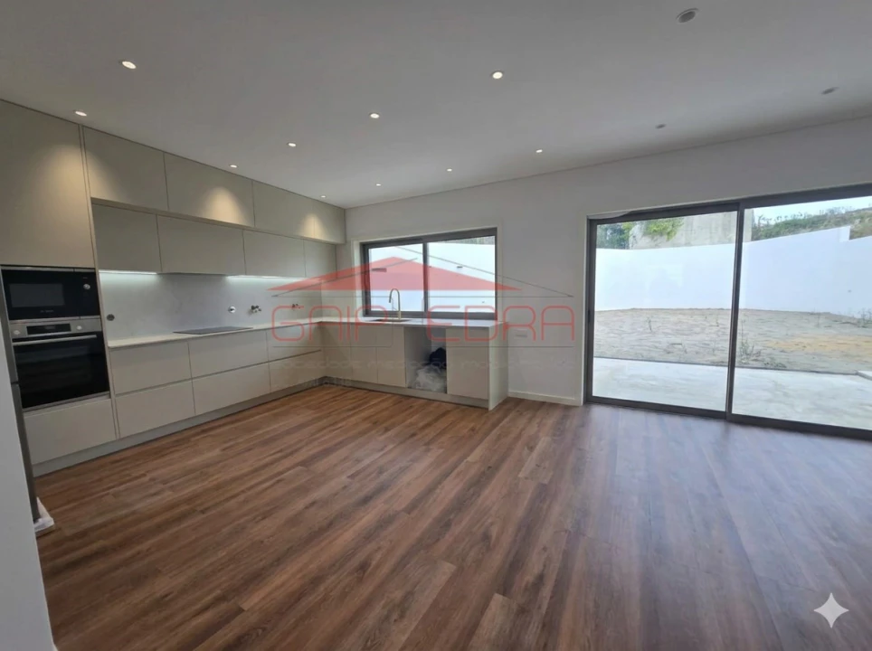 Moradia T3 para Venda em Esmoriz Foto 6