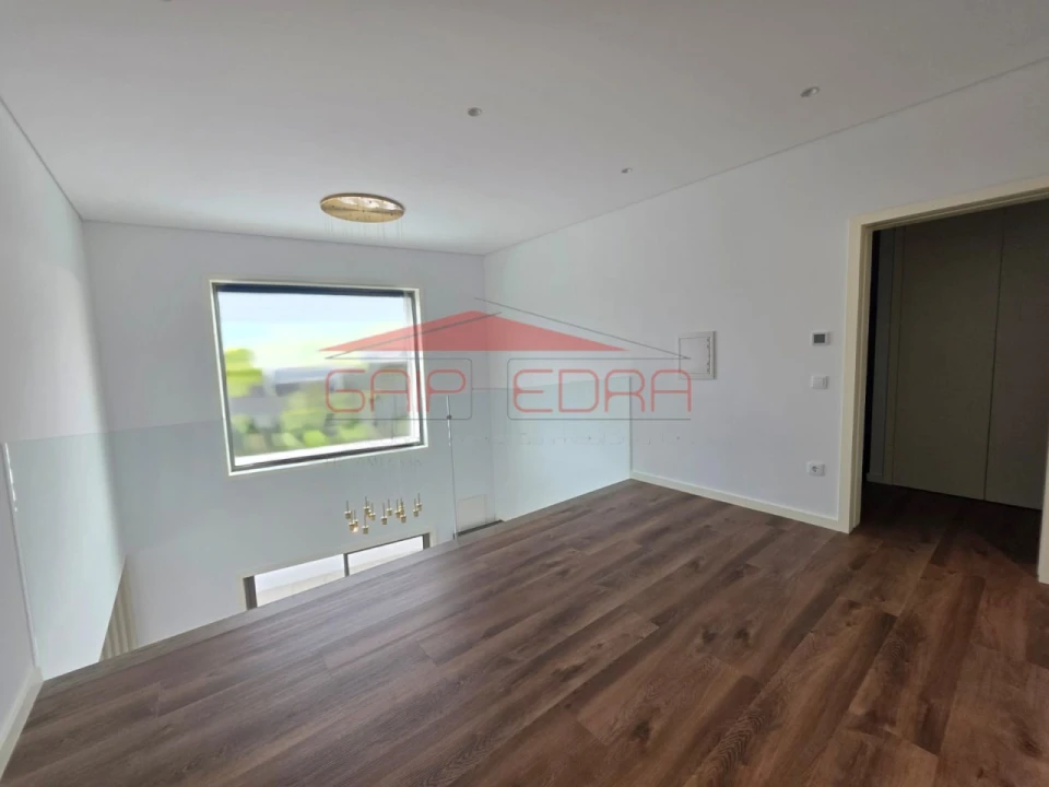 Moradia T3 para Venda em Esmoriz Foto 18