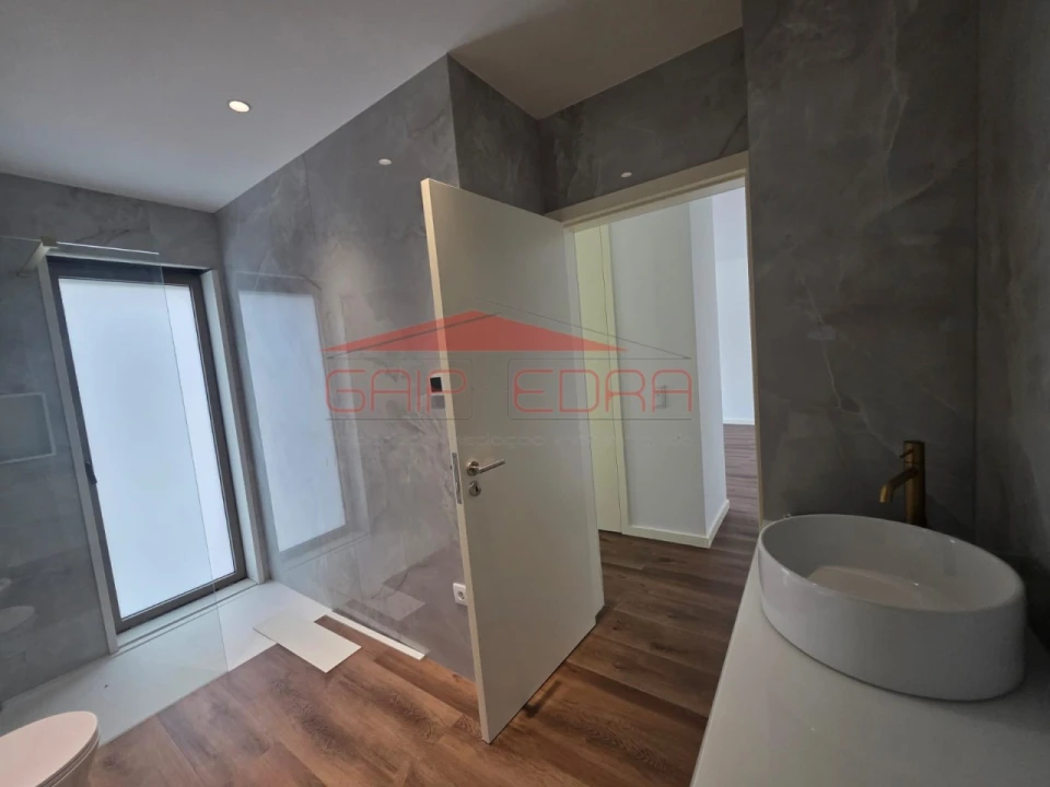 Moradia T3 para Venda em Esmoriz Foto 22