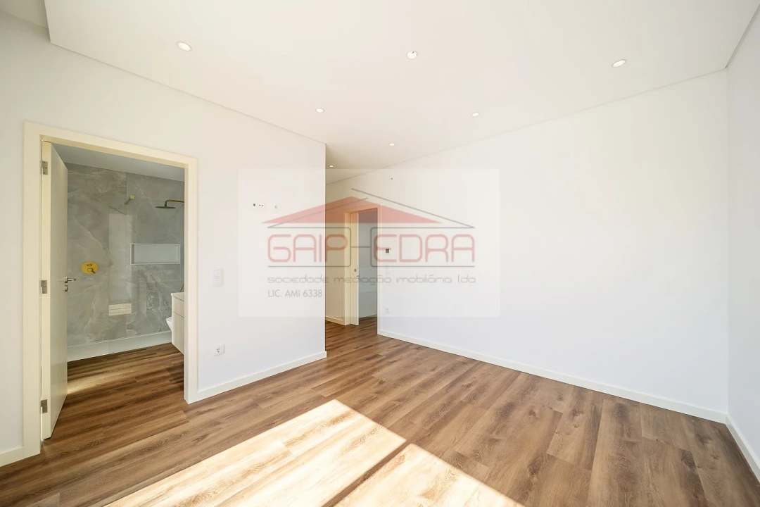 Moradia T3 para Venda em Esmoriz Foto 18