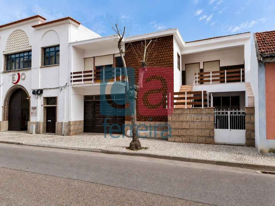 Moradia T4 para Venda em Almeirim Foto 1
