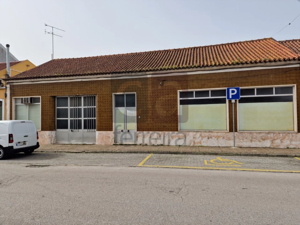 Armazém para Arrendamento em Almeirim Foto 1