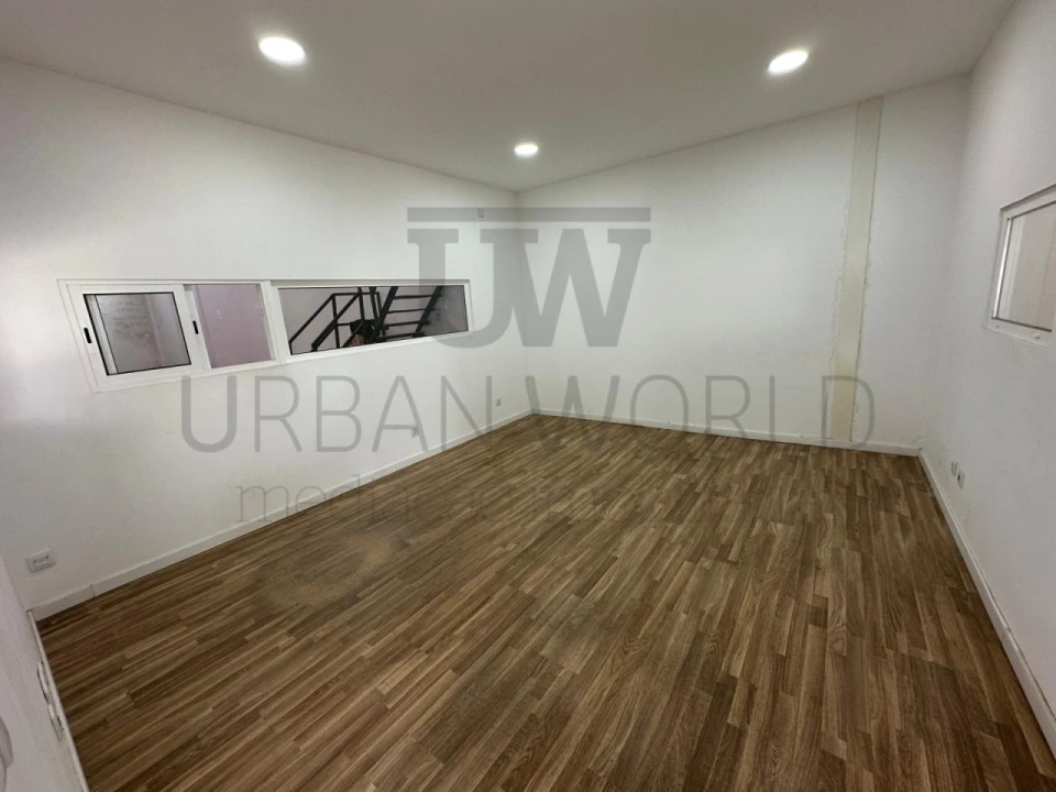 Armazém para Venda em Venda do Pinheiro e Santo Estêvão das Galés Foto 6