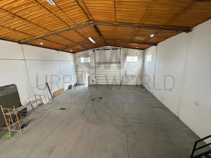 Armazém para Venda em Venda do Pinheiro e Santo Estêvão das Galés