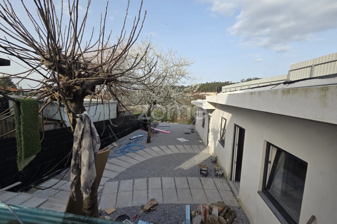 Moradia T9 para Venda em Sanguedo Foto 16