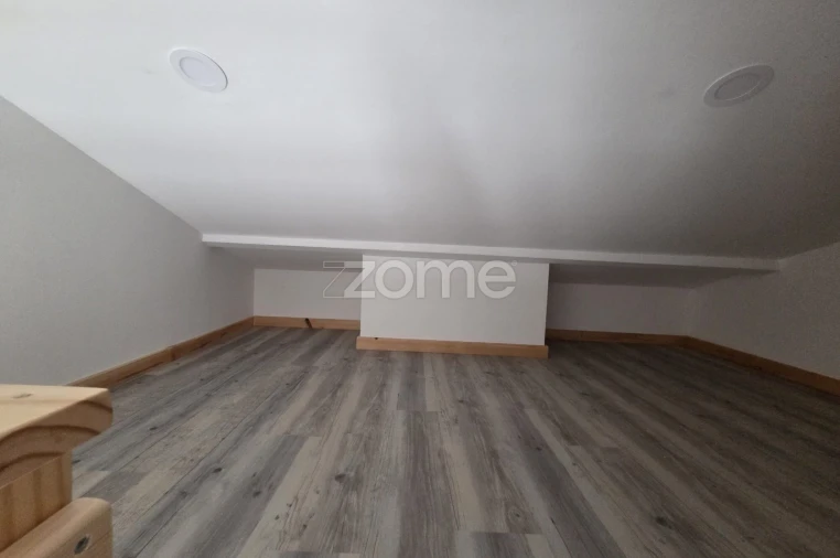 Moradia T9 para Venda em Sanguedo Foto 24