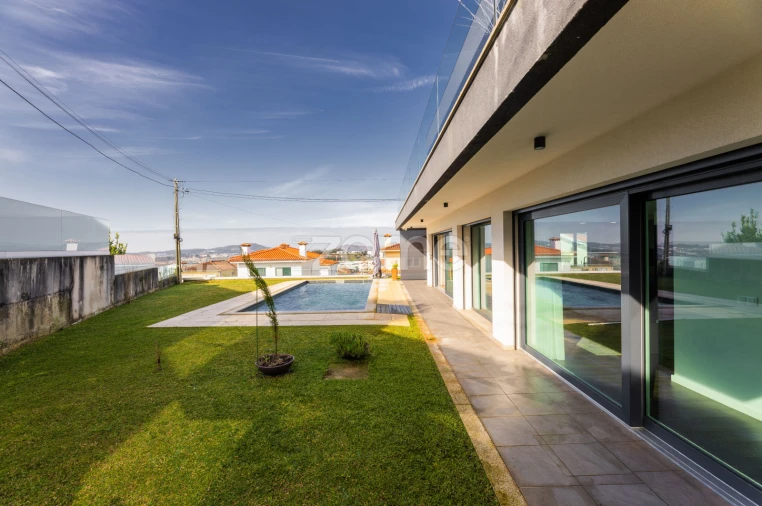 Moradia T3 para Venda em Nogueira, Fraião e Lamaçães Foto 24