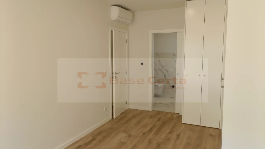 Apartamento T3 para Venda em Almada, Cova da Piedade, Pragal e Cacilhas Foto 19