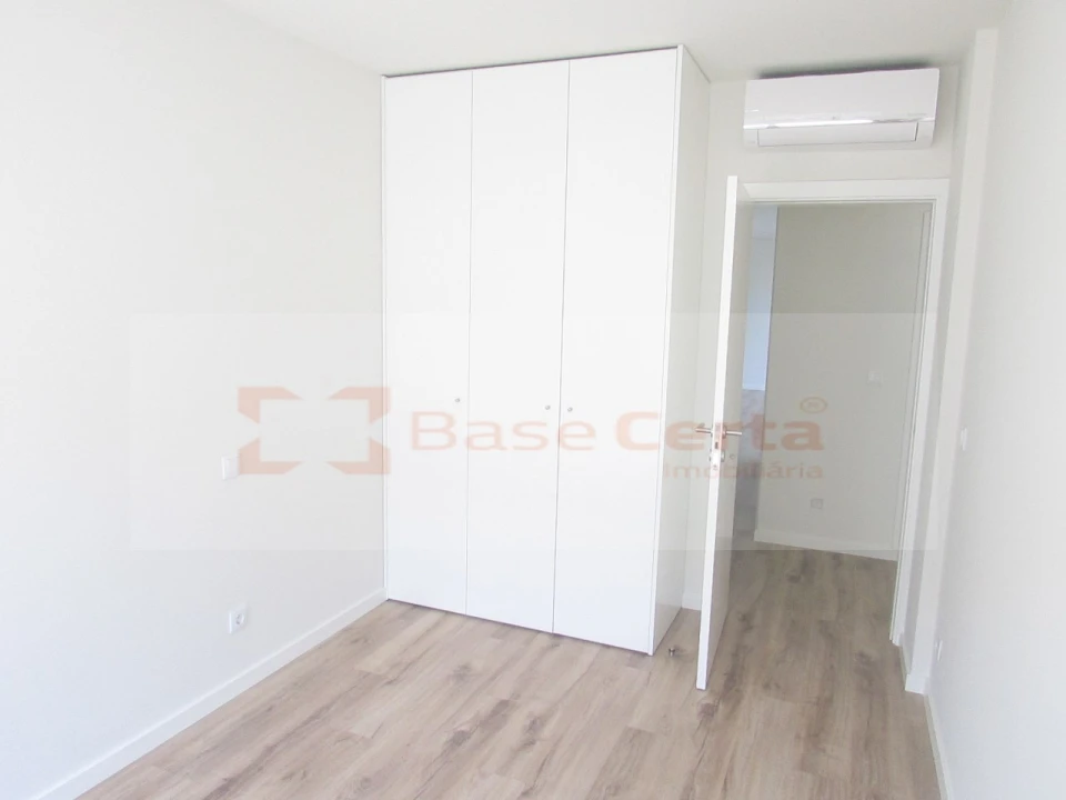 Apartamento T3 para Venda em Almada, Cova da Piedade, Pragal e Cacilhas Foto 8