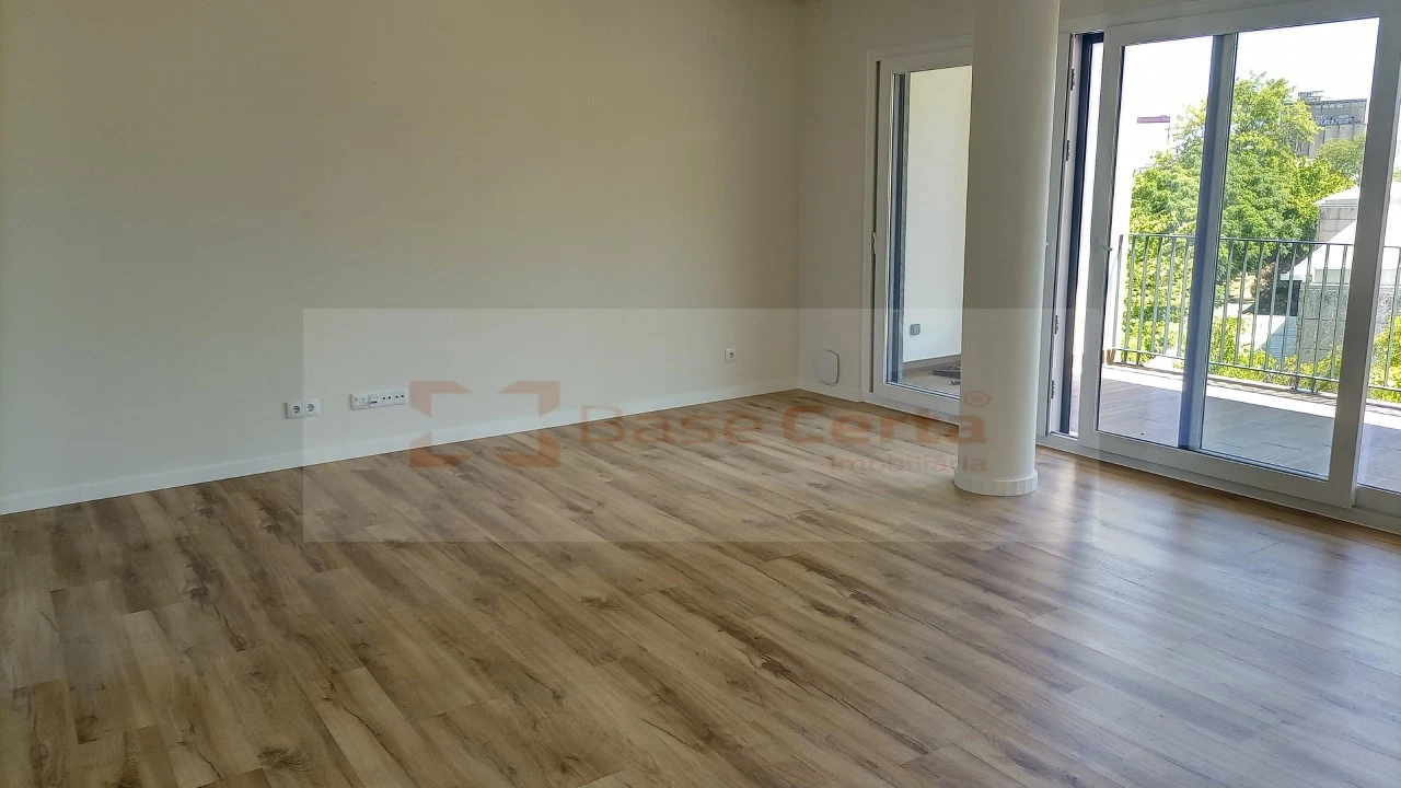 Apartamento T3 para Venda em Almada, Cova da Piedade, Pragal e Cacilhas Foto 1