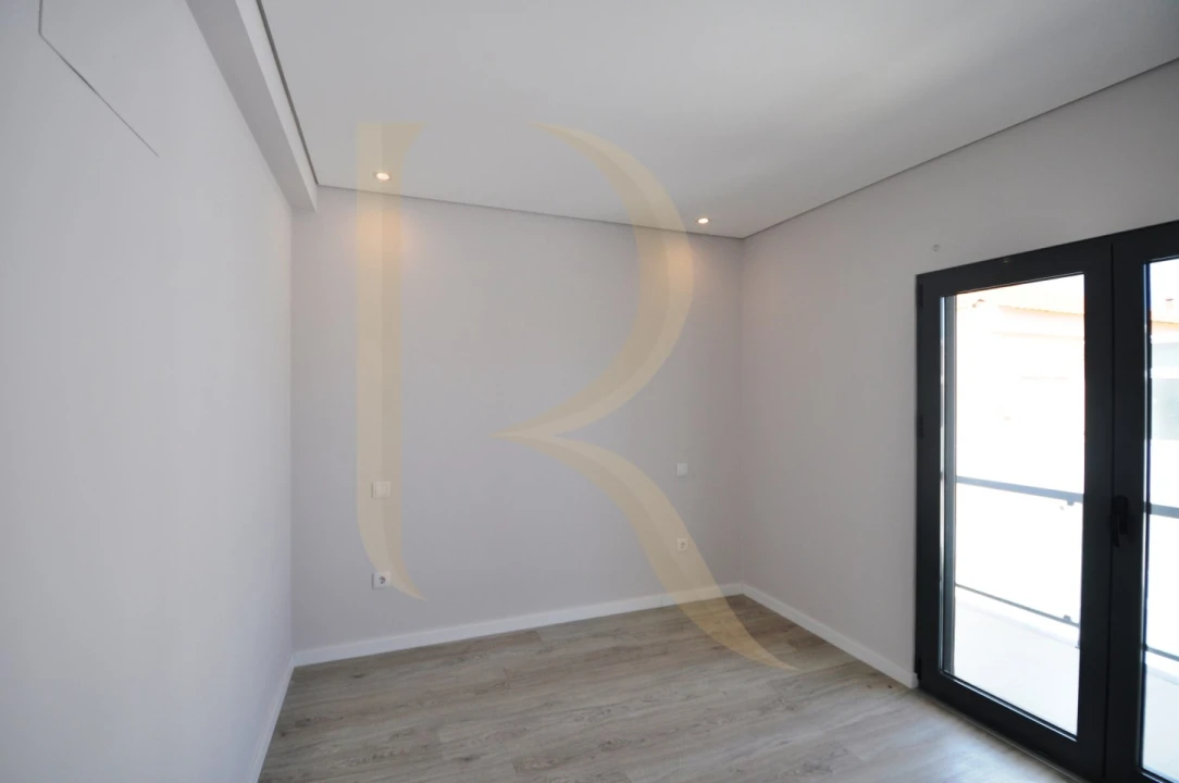 Moradia T3 para Venda em Quinta do Conde Foto 16