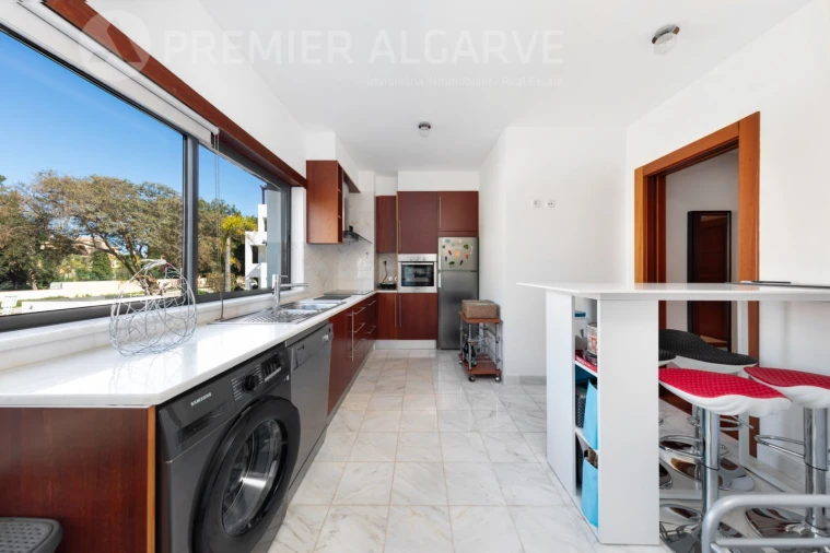 Apartamento T2 para Venda em Quarteira Foto 4