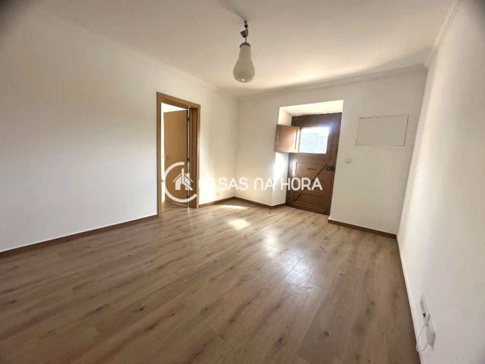 Apartamento T1 para Arrendamento em Charneca de Caparica e Sobreda Foto 2