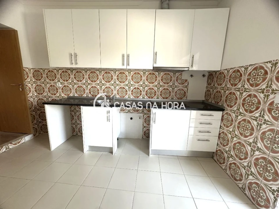 Apartamento T1 para Arrendamento em Charneca de Caparica e Sobreda Foto 10