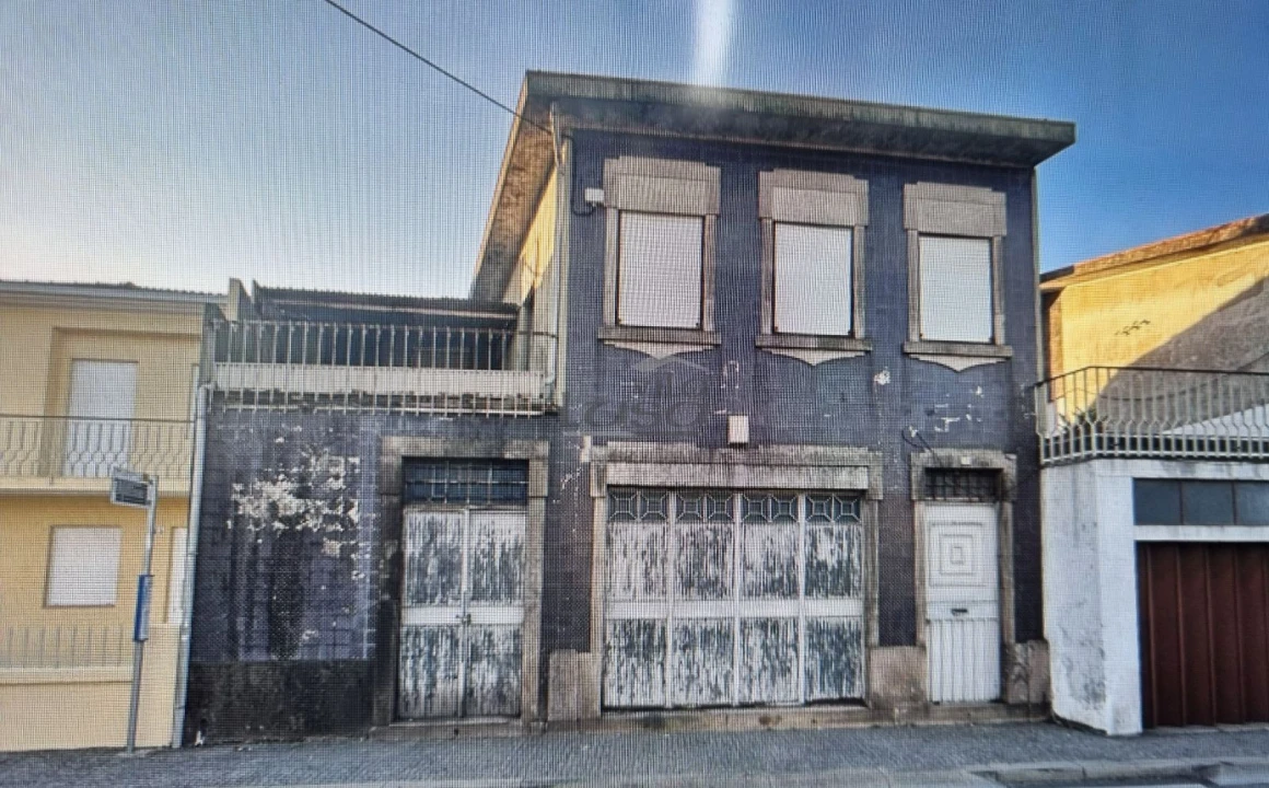 Armazém para Venda em Milheiros Foto 1